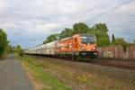 Akiem/HSL Bombardier Traxx 187 500-4 mit dem GATX Wagen am 28.04.20 in Rodenbach 