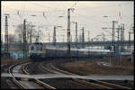 IRSI 421 387 mit DZ 13402 Bern - Leipzig am 29.12.2025 in Hanau Hbf. Der Reisezug bestand aus je drei Waggons des SUISSE TRAIN BLEU & PRESTIGE CONTINENTAL EXPRESS. Veranstalter der Silvesterreise vom 29.12.2025 bis 02.01.2026 war ZRT Bahnreisen aus Brig-Glis.