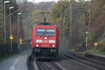 Zu sehen ist das Führende Tfz 185 207-8 folgend von Hochbordwagen und der geführten 185 383.