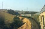 Als man noch die Fenster öffnen konnte (4) : Eilzug Bad Wildungen - Amsterdam auf der heute stillgelegten Strecke Bad Wildungen - Korbach am Einfahrsignal von Waldeck (März 1979).