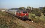 Einst und Jetzt (7) : Sonderzug Duisburg - Frankenberg mit der Oberhausener 216 012 zwischen Viermünden und Frankenberg im Juni 1982.