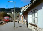 Nebenbahnidyll im Bf. Willingen mit 796 690 auf Sonderfahrt am 20.03.1996