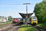 Während 261 054-1 noch mit rangieren beschäftigt ist treffen sich 648 012 und 2648 026 als RB45 in Kerkerbach.

Kerkerbach 01.05.2024