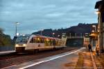 Lahntalbahn Herbst am 06.11.2015, hier der VT 301 der HLB/Kahlgrundbahn abends in Leun Lahnbahnhof.
