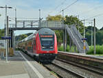 Gruß zurück an den Tf des RE20 der hier mit seinem Zug recht flott den Bahnhof Brechen gen Limburg Lahn durcheilt.