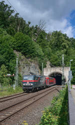 Hallo Michael,
ein sehr schönes Bild von der 143er auf der Main-Lahn-Bahn.
Liebe Grü