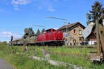 ELV 211 019-5 (V100 1019) steht mit ihrem Sonderzug anlässlich des Bahnhofsfestes in Stockheim in Ober-Widdersheim bereit zur Fahrt nach Glauburg-Stockheim. (30.04.2023)