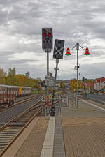Die für 2023 geplante Elektrifizierung der Taunusbahnstrecke von Friedrichsdorf nach Usingen zieht eine ganze Reihe von Anpassungen nach sich, so müssen z.B.
