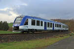 Der iLINT 554 613 ist am 24.12.2022 als ein Zug der RB15 in Richtung Grävenwiesbach unterwegs.