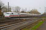 DB Fernverkehr ICE1 401 070-8 am 08.11.25 in Kahl am Main