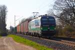 ELL/RTB Cargo Siemens Vectron 6193 732-5 mit Containerzug in Maintal Ost am 19.03.26