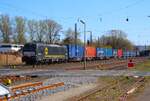 BEACON Rail Siemens Vectron X4-E 852 (6193 852-1) mit Containerzug in Kahl am Main am 02.04.26