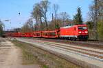 DB Cargo Bombardier Traxx 185 375-3 mit leeren Autotransportzug in Kahl am Main am 02.04.26