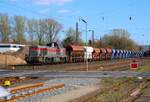 KAF Falkenbahn Vossloh Rolling Stock G12 (4120 001-7) mit Schotterwagen in Kahl am Main am 02.04.26