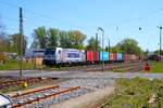 Metrans Bombardier Traxx 187 504-6 mit Containerzug am 24.04.26 in Kahl am Main 