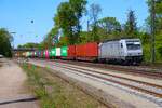 AKIEM Bombardier Traxx 186 024-3 mit Containerzug in Kahl am Main am 24.04.26