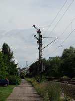 Ein altes Flügelsignal am 27.06.15 bei Hanau Hbf Südeinfahrt