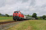 MZE 218 191-5 zieht anlässlich des Königsteiner Bahnhofsfest am 06.06.2022 einen Sonderzug  von Königstein nach Frankfurt-Höchst und verlässt gerade Schneidhain.
