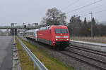 Wegen eines defekten Steuerwagens zieht die 101 056 am EC nach Graz der hier in Sulzbach gen Weinheim Hbf fahrend zusehen.