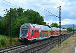 446 042 führt den RE60 nach Frankfurt Main Hbf der hier Weinheim Sulzbach durcheilt in Richtung Heppenheim.