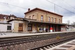 Blick auf das Bahnhofsgebäude von Heppenheim (Bergstr), am 27.3.2016.