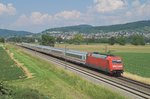 101 104-8 ist den Schublok einen IC-Zug in Heddesheim gen nordwärts im Juni 2015.