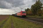 DB Cargo Bombardier Traxx 185 298-7 mit Mischer in Altheim bei Dieburg am 23.10.21
