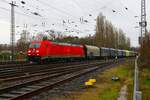 DB Cargo Bombardier Traxx 185 245-8 mit gemischten Güterzug in Darmstadt Kranichstein am 24.02.24