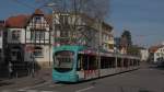 Triebzug 5710 der RNV erreicht als Straßenbahnlinie 4 den Endpunkt Bad Dürkheim Hauptbahnhof an einem frühlinghaften Samstag.