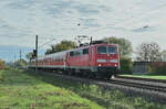 Am letzen  Arbeitstag  ist die 111 189 vom Bh Ludwigshafen mit dem Murgtäler nach Trier unterwegs, hier konnte ich die Maschine samt ihren 3 Wagenzug bei Böhl-Iggelheim bei ihrer vorletzten