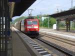 185 031-2 zieht am 08.06.2011 einen gemischten Güterzug durch Kaiserslautern Hbf