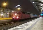 Die orientrote 181 213 (Saar) steht mit dem IC 2054 Frankfurt (Main) - Saarbrcken am 10.11.2011 in Kaiserslautern Hbf