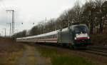 Taurus ES 64 U2-061 zieht den IC 2055 Saarbrcken - Heidelberg am 24.01.2012 durch Kennelgarten   