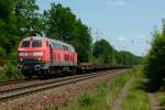 225 803-6 (218 003-2) ist mit einem Flachwagenzug am 24.05.2012 bei Kaiserslautern Ausbesserungswerk