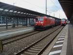 185 026-2 zieht einen lehren Autozug am 11.06.2011 durch Kaiserslautern