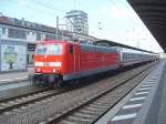 Die frisch Hauptuntersuchte und neu lakierte 181 218-9 steht mit dem IC 2054 Frankfurt (Main) - Saarbrcken am 10.08.2011 in Kaiserslautern Hbf