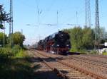 01 0509 -8 und 01 xxxx-x sind als  Eisenbahn Romantik Sonderzug nach Weil am Rhein am 21.09.2011 in Landstuhl    
