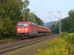 185 215-1 zieht einen Schotterzug am 27.09.2011 durch Landstuhl