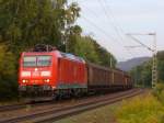 185 030-4 zieht einen Schiebewandwagenzug am 27.09.2011 durch Landstuhl