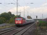 181 220 zieht den IC 2054 Frankfurt (Main) - Saarbrcken am 20.10.2011 durch Einsiedlerhof