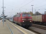 225 805-1 (218 005) rangiert mit einen Personenwagen am 12.10.2011 in Einsiedlerhof