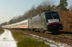 Taurus ES 64 U2-061 zieht den IC 2055 Saarbrcken - Heidelberg am 31.01.2012 durch Kennelgarten