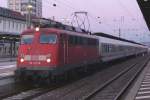 115 459-0 steht mit dem IC 2054 Frankfurt (Main) - Saarbrcken am 06.02.2012 in Kaiserslautern