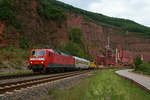 Am 13.5.2020 war 120 134 auf Testfahrt mit der neuen Hybridlok 1004 501 von DB Netz auf der Saarstrecke. Auf der Rückfahrt nach Trier wurde der Steinbruch in Taben passiert.