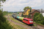 Mit einem umgeleiteten Kesselwagenzug ist die frisch lackierte 151 113-8 bei Bous auf dem Weg nach Ingolstadt (15.07.2026)