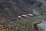 Am 4.4.2010 befuhr die Baureihe 103 mit einer historischen Rheingold
Garnitur den Pndericher Hang Viadukt in Richtung Trier.