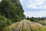 Blick vom Bahnübergang an der Alandbrücke in Richtung Geestogttberg.