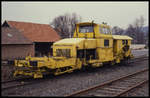 Gleisbaumaschine der Hersfelder Eisenbahn GmbH am 29.3.1991 in Schenklengsfeld.