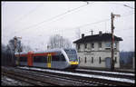 Dieseltriebwagen KNE 508102 erreicht hier am 26.1.2000 um 12.23 Uhr aus Kassel kommend den Bahnhof Guntershausen.