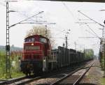 294 775-2 mit einem Mischer bei der Durchfahrt Friesenheim(baden) 2.5.08 im Hintergrund folgt schon der nächste GZ